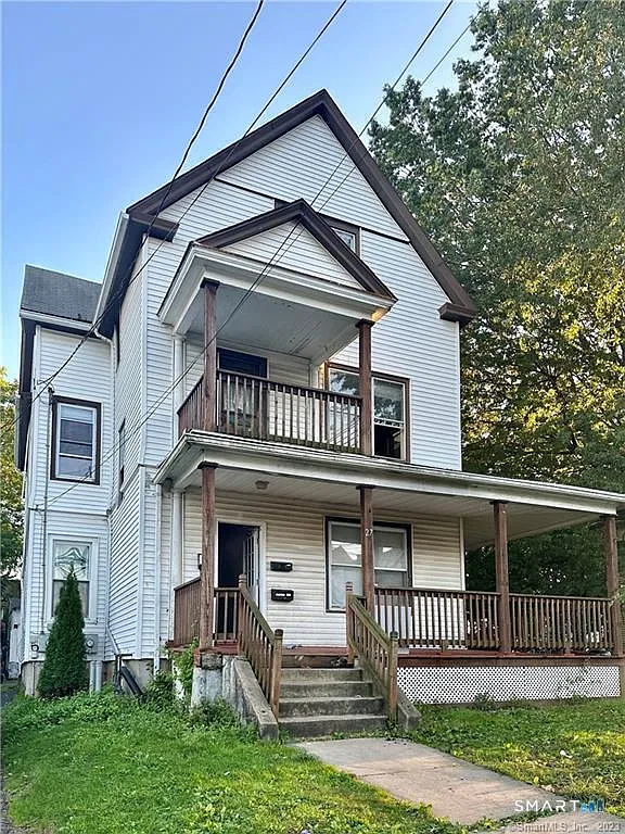 3 bed, 1.0 bath, 1177 sqft, $1,700 — Photo 1