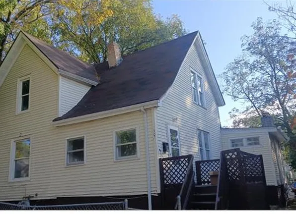 307 Oakley Ave, Rockford, IL 61101