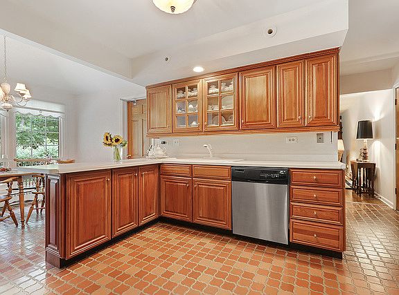 5th image of 1343 Christina Ln