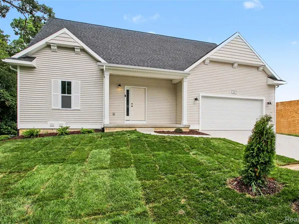 366 Dorchester Dr, Howell, MI 48855