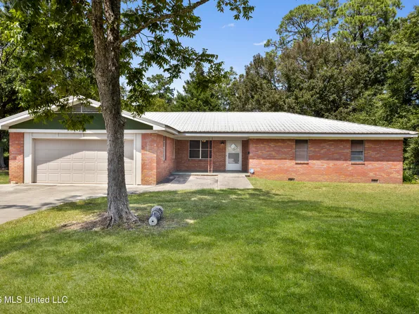 2408 Callie Rd, Gautier, MS 39553