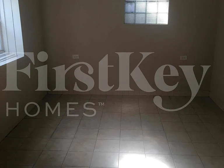 410 S Villa Ave — Photo 18