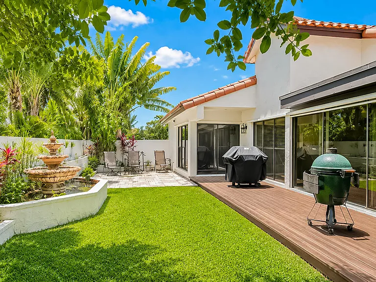 7678 Solimar Cir — Photo 30