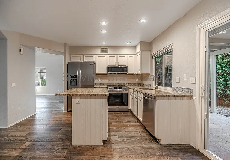 3801 E Orchid Ln — Photo 9
