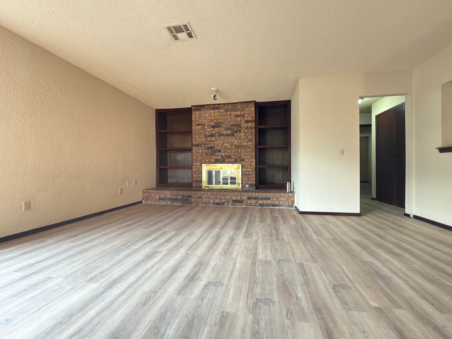 2 bed, 1410 sqft, $1,450 — Photo 2
