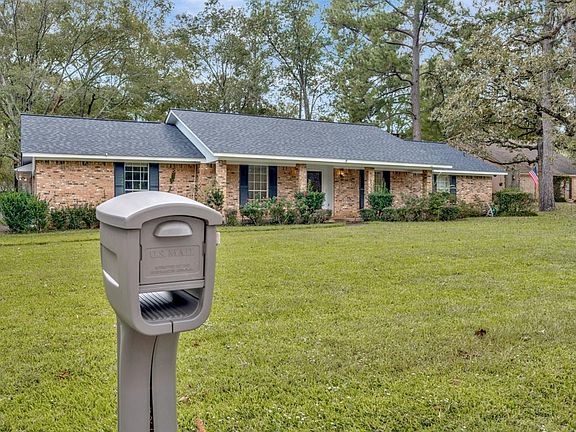 3rd image of 404 Trailwood Cir