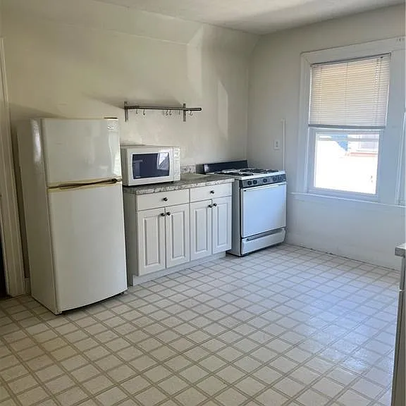 250 Willow St #3 — Photo 4