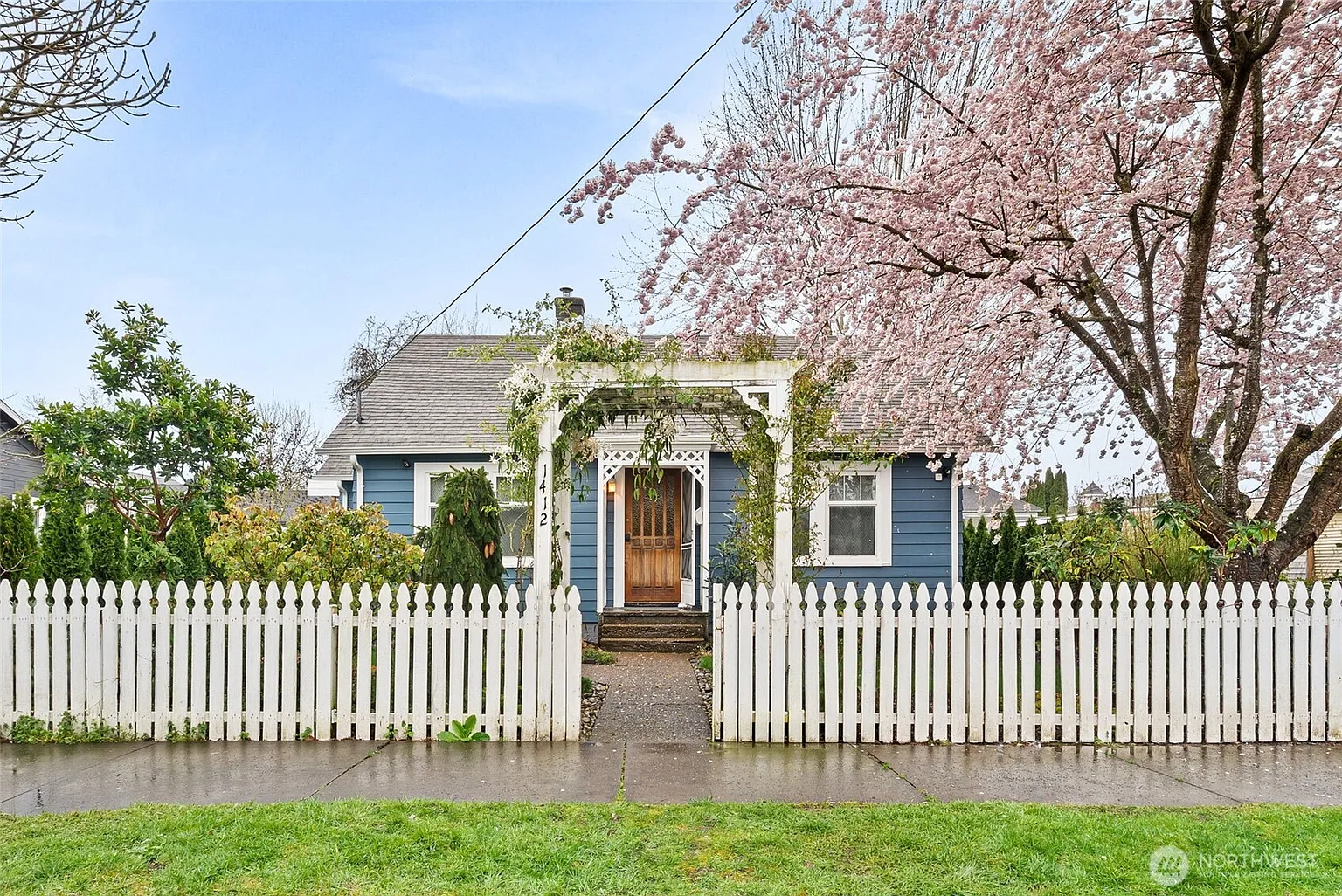 1412 Everett Street photo 1