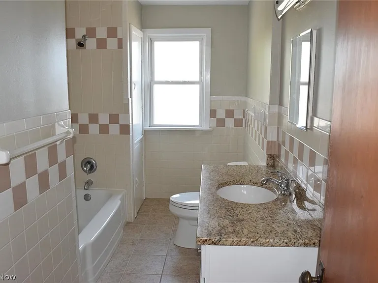 1313 W Main St — Photo 5