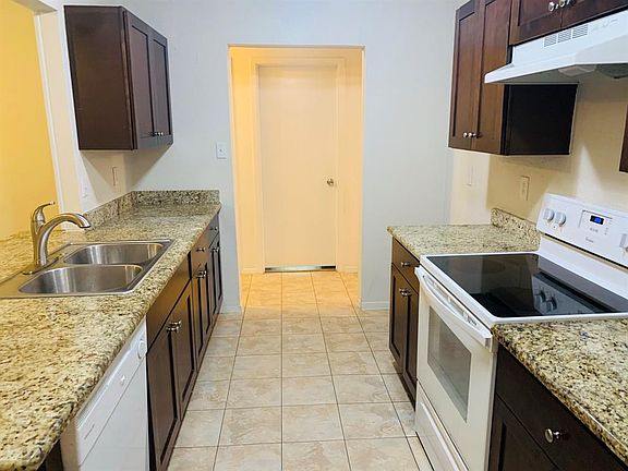 4th image of 3522 Waldorf Dr