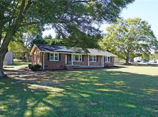 611 Beaverdam Rd, Williamston, SC 29697