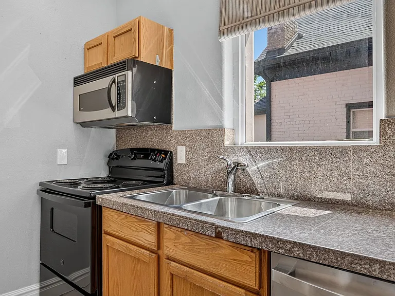 3030 Stout St — Photo 13