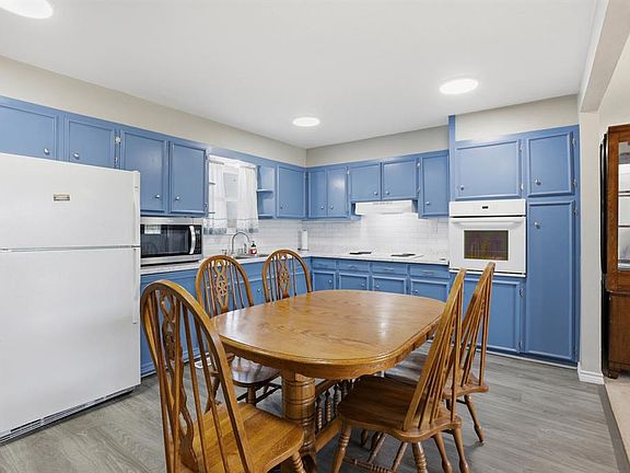 4th image of 33812 Lake Rd