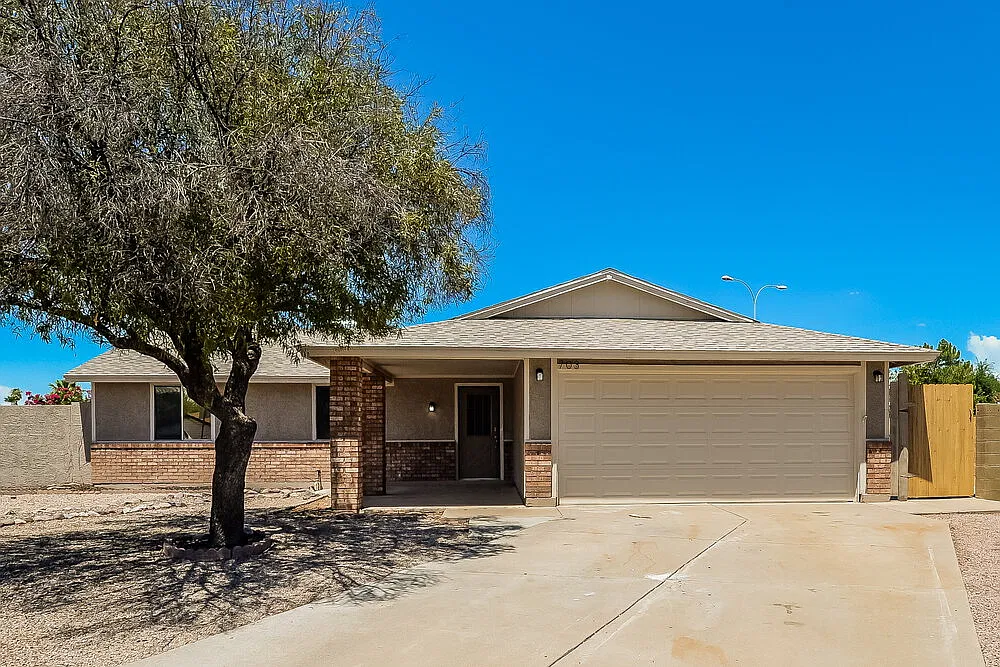 3 bed, 2.0 bath, 1306 sqft, $2,220 — Photo 1