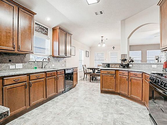 4th image of 9215 Creekside Dr