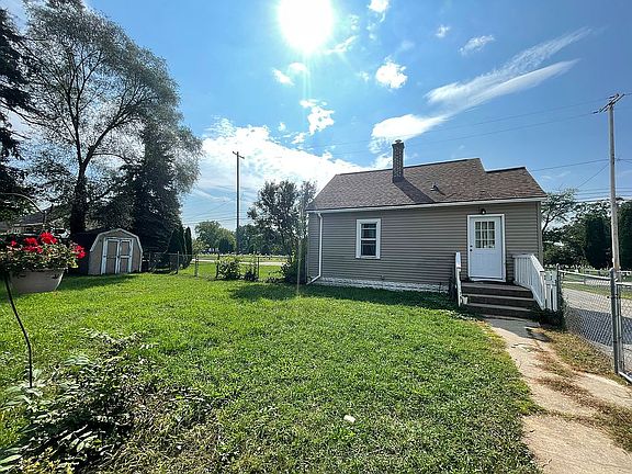 3rd image of 3509 Prairie St SW
