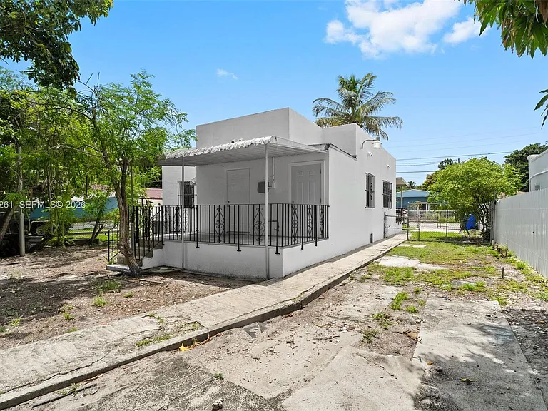 1227 NW 27th St — Photo 28