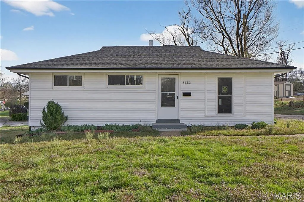 5662 Parchester Dr photo 1