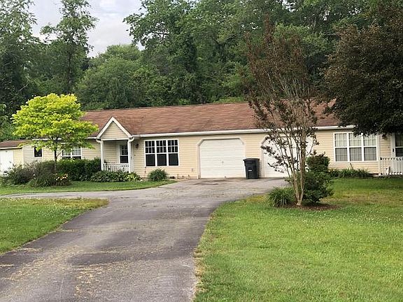 5th image of 26 E Meadow Ln