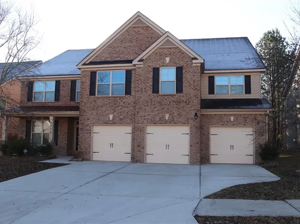 8178 Lochley Dr, Fairburn, GA 30213