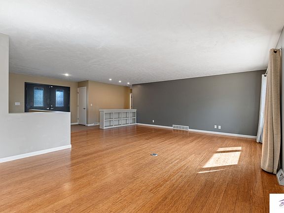 4th image of 11933 Hickory Rd