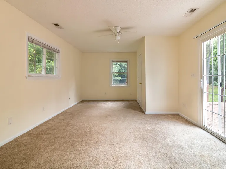 205 Shady Ct — Photo 9