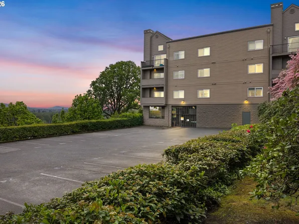4320 S Corbett Ave APT 211, Portland, OR 97239