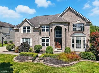 870 W Parkway Blvd, Aurora, OH 44202