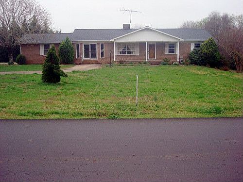 2nd image of 3022 Longwood Dr
