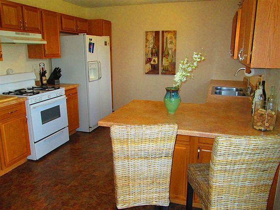 3rd image of 715 Winfield Dr