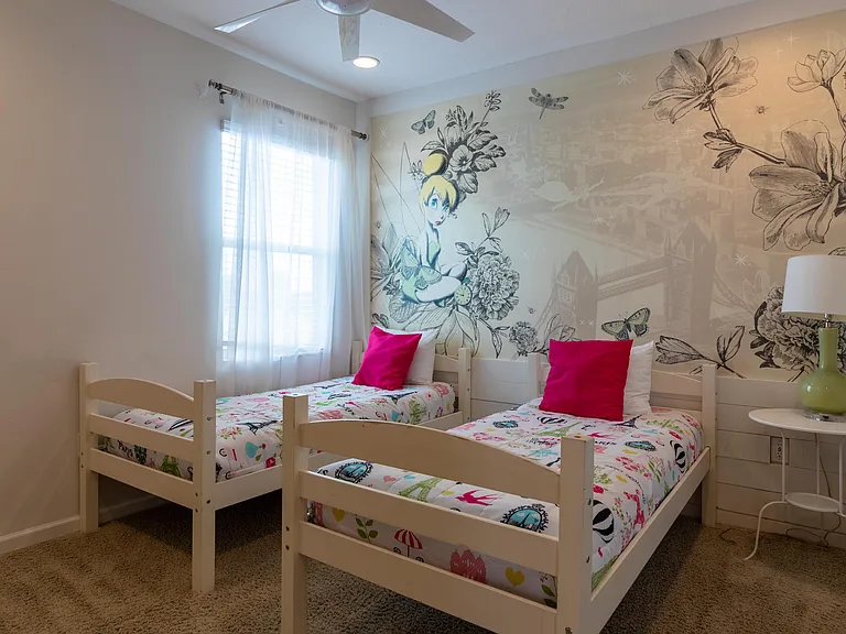 Bedroom #8
2 twin size regular beds
Flat Samsung Roku Tv