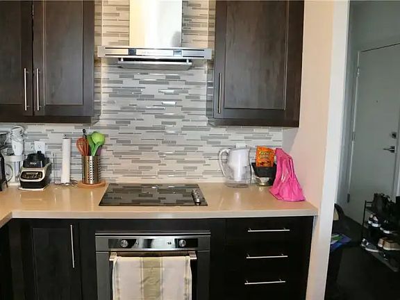 4th image of 2081 Fairview St #1704