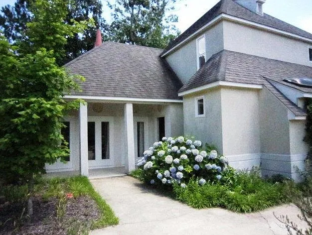 380 Butternut Dr