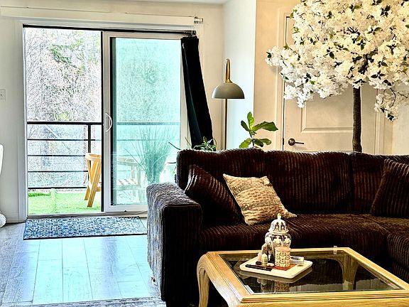 4th image of 306 Essa Rd #12