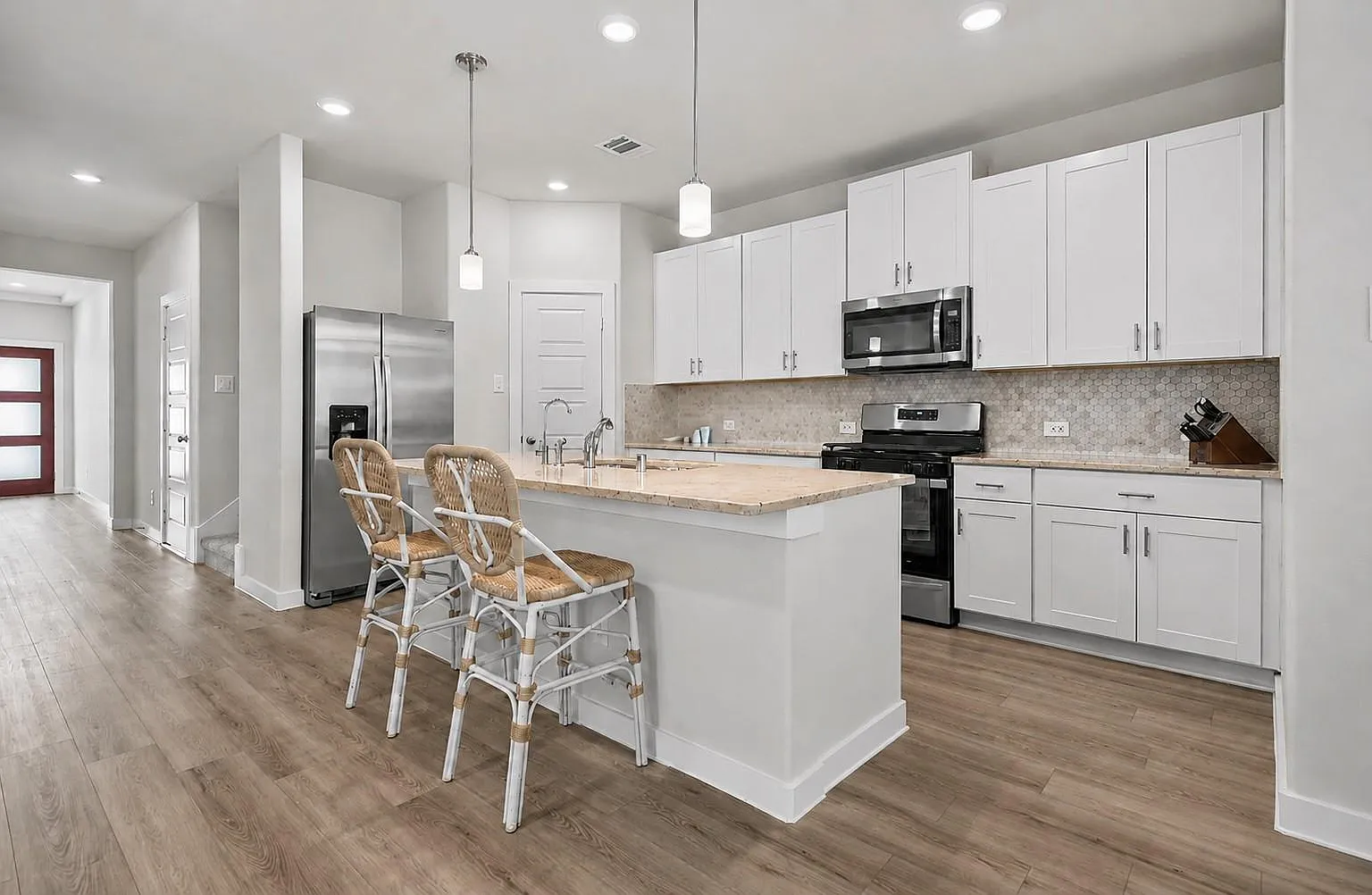 4 bed, 3.5 bath, 2544 sqft, $2,650 — Photo 3