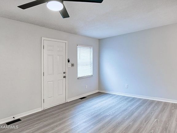 5th image of 621 Idlewood Ln APT C