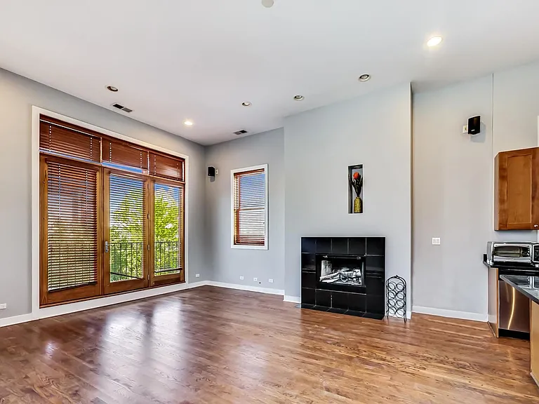 1022 N Wood St #3 — Photo 6