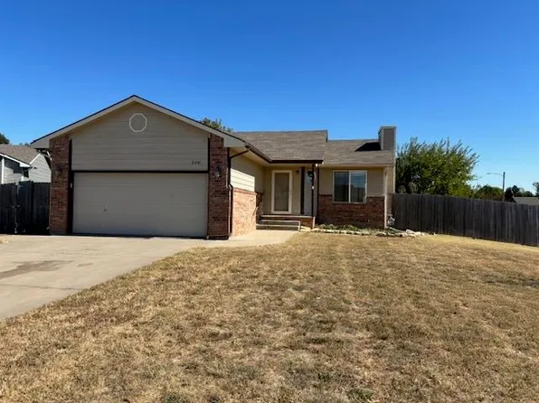 568 S Country Lakes Ct, Haysville, KS 67060