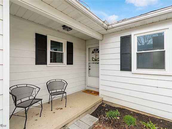 4th image of 355 Strawberry Ln