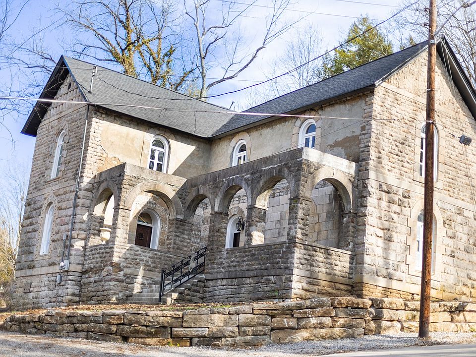 318 E Madison St, Pulaski, TN 38478 MLS 2481532 Zillow