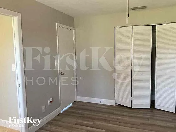 19037 Tampa Rd S — Photo 4