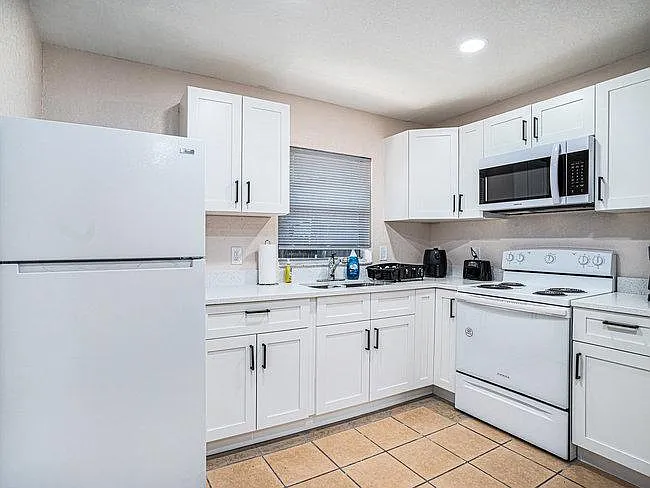 4 bed, 2.0 bath, 1700 sqft, $797 — Photo 3