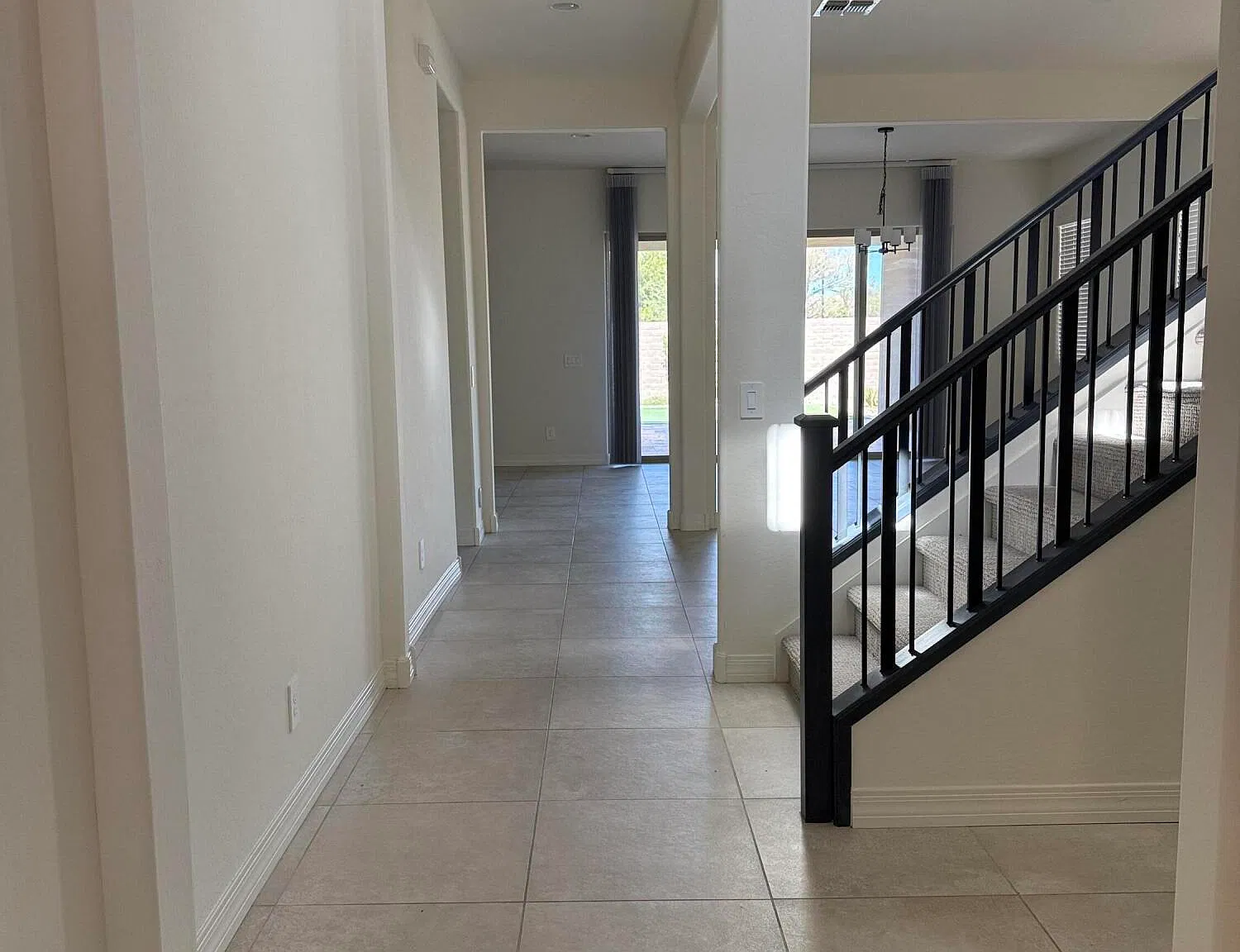 5 bed, 4.5 bath, 3923 sqft, $4,300 — Photo 3