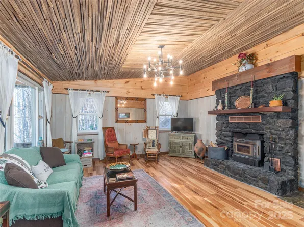 83 Rocky Ridge Rd, Sylva, NC 28779