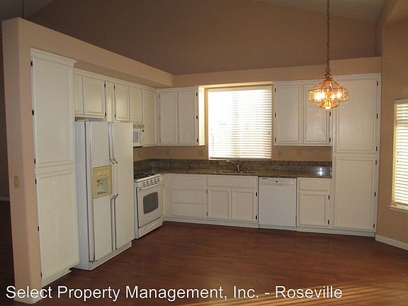 3rd image of 6420 Emerald Dr