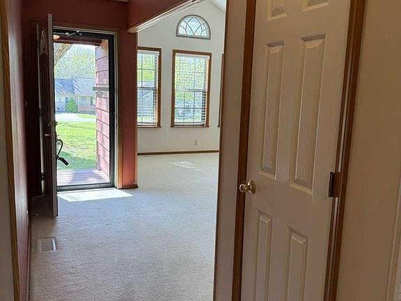 5th image of 5102 Crabapple Ln