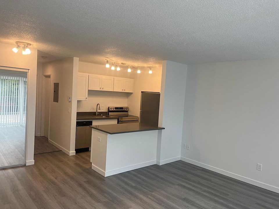 1st image of 1000 Queen Anne Ave N APT 102