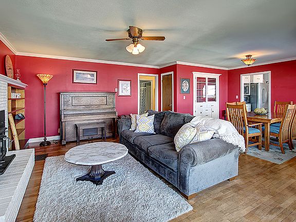 4th image of 1312 Country Club Dr