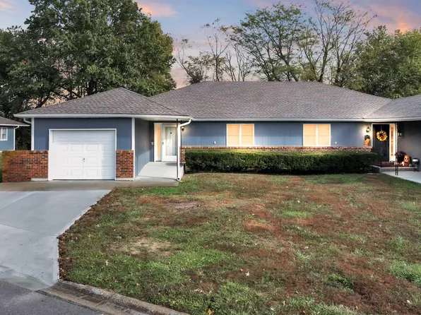 3135 Brooking Park Ave, Sedalia, MO 65301