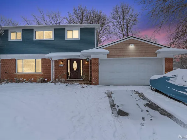 28825 Ravenwood St, Farmington Hills, MI 48334
